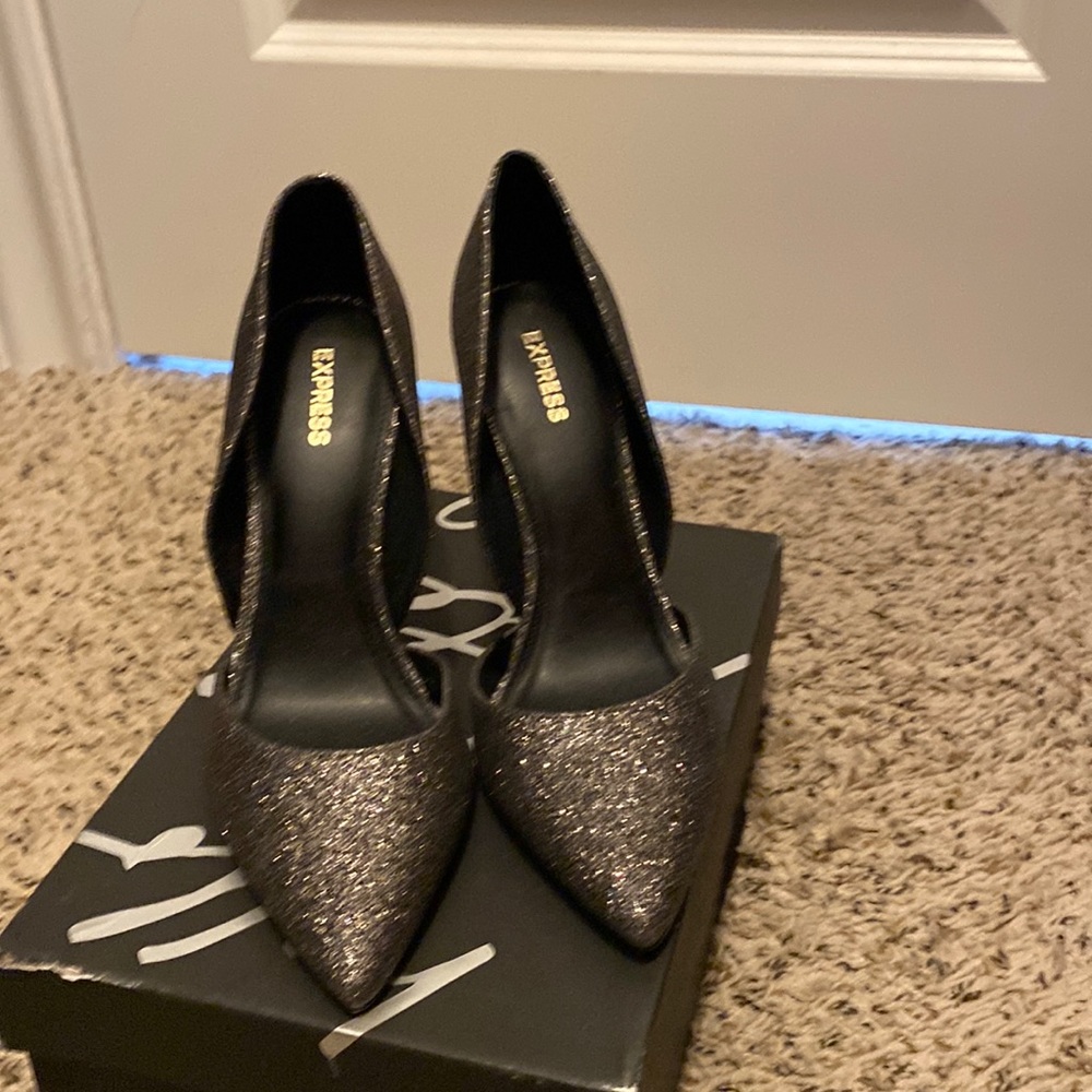 Express, grey glitter pumps